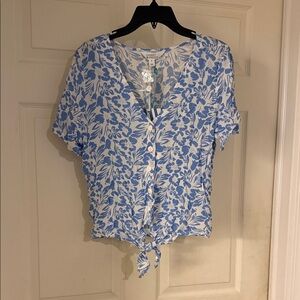 Market & Spruce Blue and White Floral Blouse